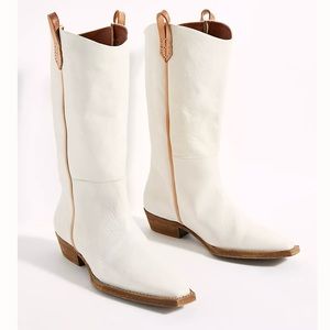 Free People. Montage Tall Boot. Bone color size 7/ 37EU